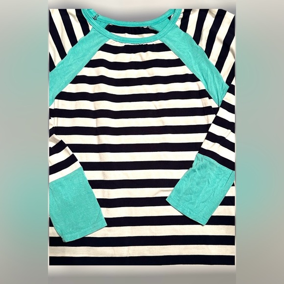 Boutique Me Navy & White w/ Aqua Trim LS Top; Medium; EUC worn once - Picture 2 of 8